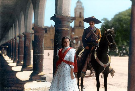 Vintage Mexican Fashion, Fotos Outfits, Yves Montand, Katharine Ross, Jean Gabin, Mexican Revolution, Mexican Culture Art, Mexico History, Mexican Actress