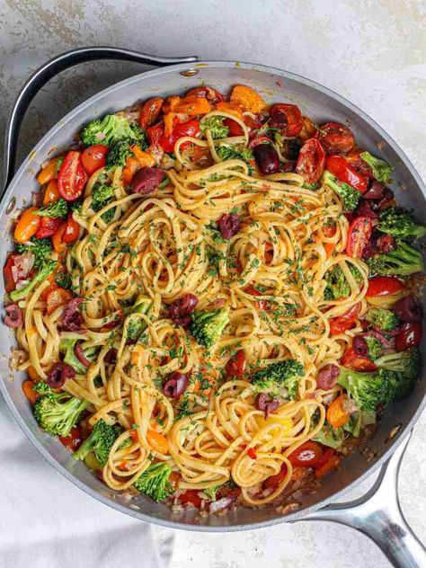 Spicy Tomato Broccoli Pasta Tomato Broccoli, Calabrian Chili, Broccoli Pasta, Yummy Pasta Recipes, Vegan Eats, Thanksgiving Food, Tasty Recipe, Tomato Pasta, Sliced Tomato