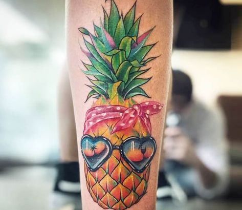 Photo - Pineapple with sunglasses, 3 colored caertoon tattoo style done by tattoo artist Dani Ginzburg | Large Tattoo Photo 30891 | World Tattoo Gallery Jb Tattoo, Pinapple Tattoos, Pineapple With Sunglasses, Arte Ganesha, Tropical Tattoo, Hawaii Tattoos, Pineapple Tattoo, Seashell Tattoos, Fruit Tattoo