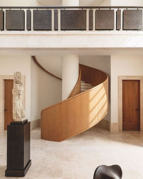 Staircase Aesthetic, Curved Wood, Huge Windows, April 3, Oak Dining Table, Interior Architect, Side Table Wood, Beach Home, Staircase Design