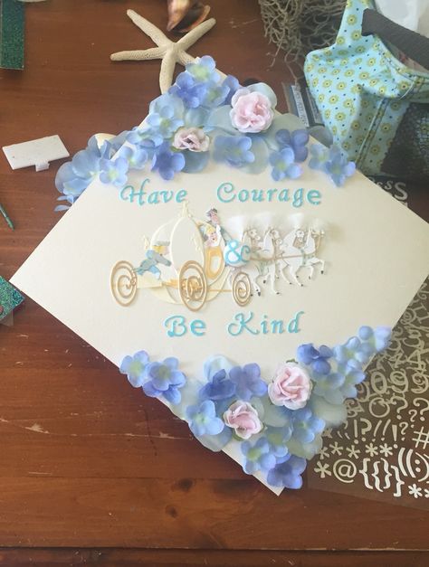 Cinderella Cap Graduation, Caps Decoration, Disney Grad Caps, Stole Ideas, Graduation Aesthetic, Senior Things, College Grad Cap Ideas, Grad Cap Decorated, Graduation Cap Decoration Diy