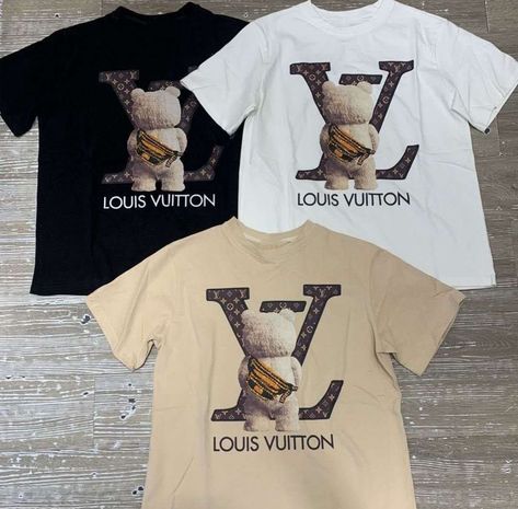 Louis Vuitton Luxury, Dior Shirt, Cool Shirt Designs, Gucci T Shirt, Tee Shirt Fashion, Urban Fashion Trends, Classic Monogram, Dope Outfits For Guys, Stylish Wardrobe