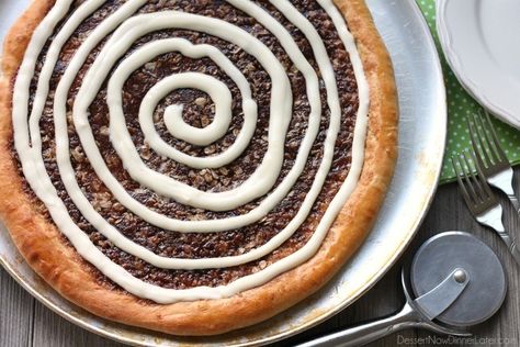 This Cinnamon Roll Dessert Pizza is an amazing copycat version of Papa Murphy's Cinnamon Wheel, with brown sugar, cinnamon, and oats, topped with a tangy cream cheese icing. Cinnamon Roll Dessert, Cinnamon Roll Desserts, Rhodes Bread, Cinnamon Oats, Pizza Dessert, Dessert Pizza, Cream Cheese Icing, Pizza Toppings, Cinnamon Roll