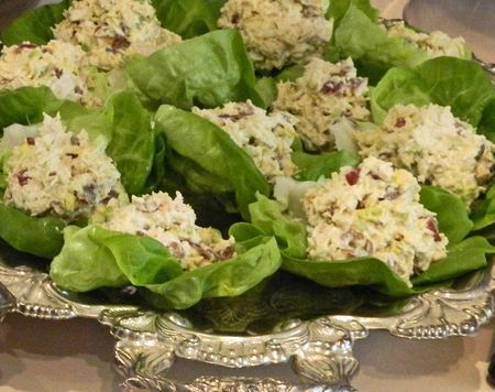 Chicken Salad Display Ideas, Chicken Salad Presentation Ideas, Salad Display, Chicken Salad Lettuce, Salad Party, Chicken Lettuce Cups, Curry Chicken Salad, Salad Lettuce, Ideal Protein Recipes