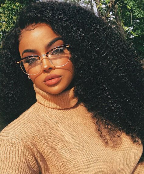 Britt Brittanie Evans, Glasses Inspo, Glam Squad, Hair Crush, Wearing Glasses, Curly Girl, Beautiful Black Women, Glasses Frames, Pretty Hairstyles