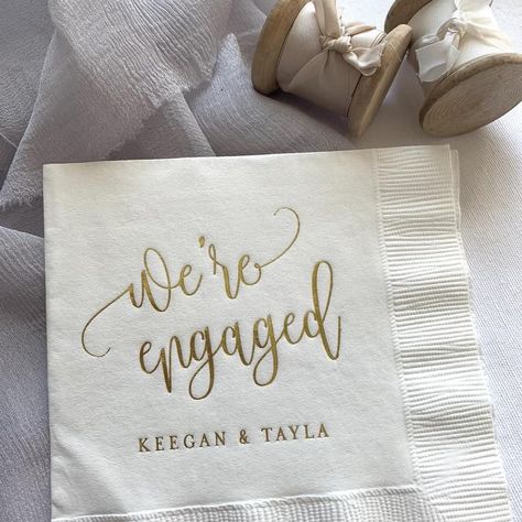 Centerpieces For Engagement Party, Ideas For Engagement Party, Engagement Party Dinner, Small Engagement Party, Outdoor Engagement Party, Engagement Party Napkins, Engagement Party Decorations Diy, White Engagement Party, Backyard Engagement