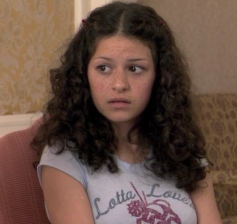 alia shawkat as maeby in arrested development Alia Shawkat Arrested Development, Maeby Funke Arrested Development, Arrested Development Maeby, Maeby Funke, Alia Shawkat, Hair Braider, Arrested Development, Will Arnett, Gilmore Girls