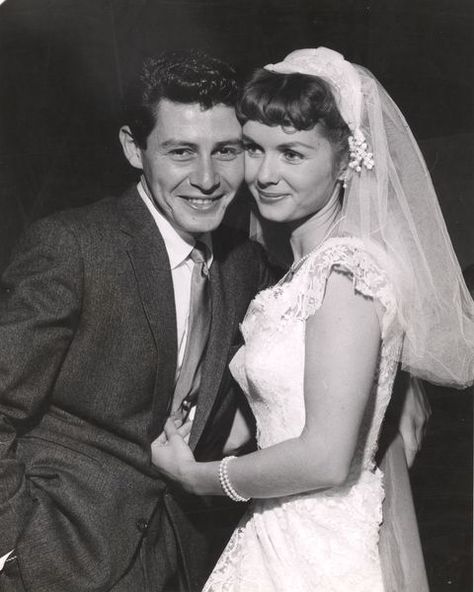 Old Wedding Photos, Famous Weddings, Old Fashioned Wedding, Celebrity Wedding Photos, Old Wedding, Old Hollywood Wedding, Eddie Fisher, Wedding Gown Inspiration, Iconic Weddings