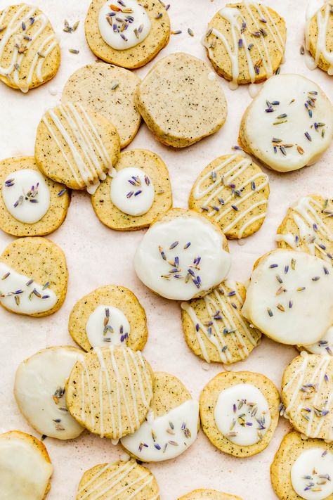 With just five ingredients, this simple Earl Grey shortbread features sweet citrus flavour with a hint of black tea. Just right for an afternoon treat! Shortbread Cookie Recipes, Earl Grey Shortbread Cookies, Earl Grey Shortbread, Christmas Shortbread Cookies, Earl Grey Cookies, Shortbread Cookies Christmas, Shortbread Cookies Easy, Easy To Make Cookies, Christmas Shortbread