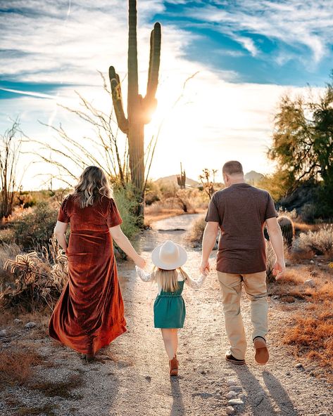 Arizona Scenery, Summer Family Portraits, Cactus Arizona, Desert Scenery, Family Photoshoots, Arizona Photography, Beautiful Desert, Family Nature, Desert Photography