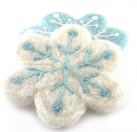 Tovad Ull, Wool Coasters, Felted Christmas, Needle Felting Diy, Needle Felted Christmas, Wool Needle Felting, Felt Embroidery, Felting Ideas, Needle Felting Projects