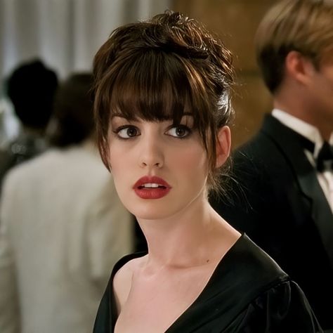 Andy Sachs, Devil Wears Prada, Anne Hathaway, Fashion Aesthetic, Bangs, A Woman, Prada, Red, Hair