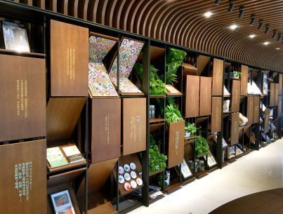 Retail Wall Displays, Museum Exhibition Design, Interactive Exhibition, Museum Displays, Modular Walls, Interactive Installation, Exhibition Display, Cafe Interior Design, Wellness Center