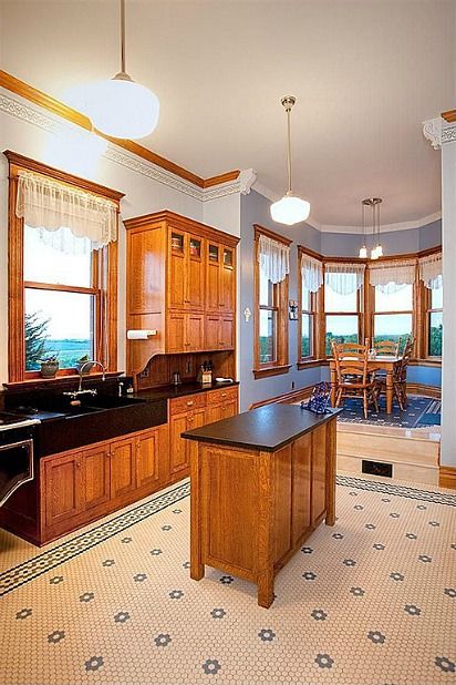 A Queen Anne Victorian Designed in 1885 but Built in 2002 Castle Victorian, Minecraft Victorian, Victorian Home Ideas, Victorian Kitchens, Victorian Ideas, Regency Core, Small Farmhouse Kitchen, Design My Kitchen, Queen Anne House