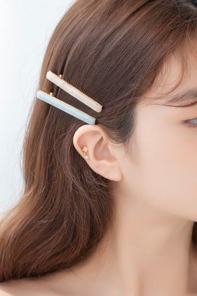 Pretty Hair Clips, Korean Clips Hairstyle, Hair Pins Hairstyles Korean, Korean Hair Accessories, Korean Hair Clips Hairstyles, Cute Hairstyles With Clips Korean, Korean Hair Clips, Korean Hair Pin, Korean Hairclip