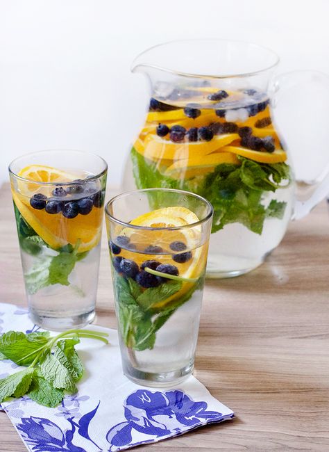 Blueberry Infused Water, Blueberry Water, Blueberry Mint, Mint Water, Detox Water Recipes, Water Recipes, Vietnamese Recipes, Detox Water, Infused Water