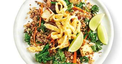 Quick vegetarian fried rice recipe 1200 Calorie Meal Plans, Vegetarian Fried Rice, Fresh Fruit Smoothies, Healthy Breakfast On The Go, Vegetarian Nutrition, 1200 Calorie, Sweet Potato Noodles, Calorie Meal Plan, Weekend Meals