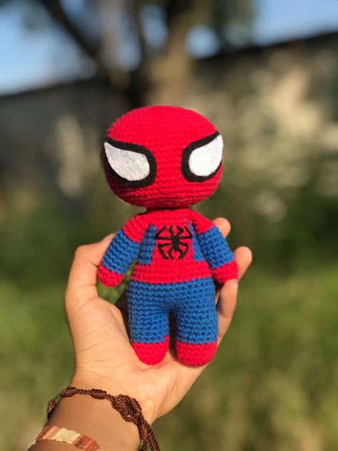 Spiderman Crochet Pattern Free, Spiderman A Crochet, Spider Man Crochet, Crochet Marvel, Amigurumi Spiderman, Crochet Spiderman, Spiderman Crochet, Spiderman Gifts, Crochet Doll Tutorial