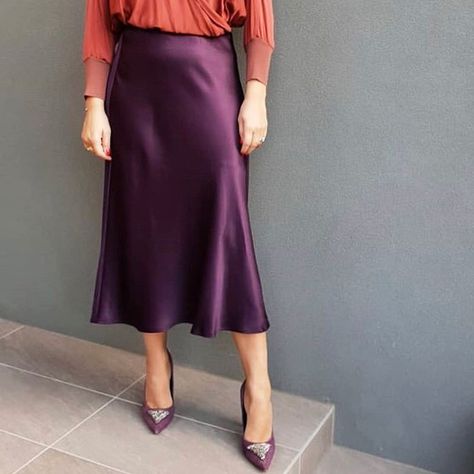 Sussan on Instagram: “Our best-selling Soft Satin Skirt. In new eggplant colour. As worn by @victoriasaccessories. Tap to shop. #sussan #sussanfashion” Eggplant Color Outfits, Satin Burgundy Skirt Outfit, Dark Satin Skirt, Eggplant Outfit, Eggplant Color Scheme, Fall Workwear Purple Skirt, Burgundy Satin Skirt, Purple Skirt Satin, Eggplant Colour