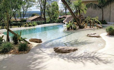 Totally.... as in Totally obsessed with these beach like pools vibes  Image via #pinterest  #pool #beachpool #poolbeach #piscinasdearena #piscina #poolinspiration #swimmingpool #landscaping #landscapedesign #poolside #hospitalitydesign #resortdesign #spadesign #designinspiration Ideas De Piscina, Backyard Resort, Beach Entry Pool, Natural Swimming Ponds, Beautiful Outdoor Living Spaces, Pool Finishes, Backyard Beach, Swimming Pond, Natural Swimming Pools