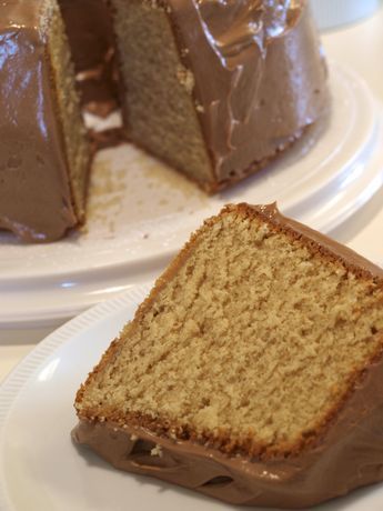 Peanut Butter Pound Cake Recipe Peanut Butter Pound Cake Recipe, Butter Pound Cake Recipe, Peanut Butter Pound Cake, Peanut Butter Frosting Recipe, Butter Pound Cake, Pound Cake Recipe, Torte Cupcake, Kolaci I Torte, Special Cakes