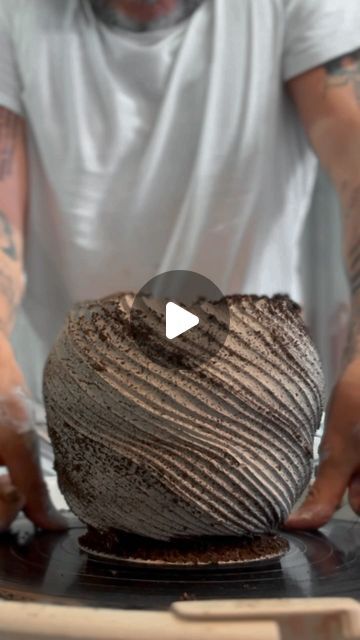 Jason Roberts on Instagram: "Cookies n Cream  ° Trying out a new technique for throwing - pretty sure there is a name for this , anyone ??? ° @keaneceramics #stoneware7 + dried #darkmatter trim  ° #wheelthrown #pottersofinstagram #ceramic #ceramicart #satisfying #instagood #iphone #asmr #madewithkeane #australia" Throwing Wheel Ideas, Ceramic Throwing, Pottery Tutorials, Wabi Sabi Ceramics, Pottery Tips, Instagram Cookies, Cookies N Cream, Ceramic Flower Pot, Wheel Throwing