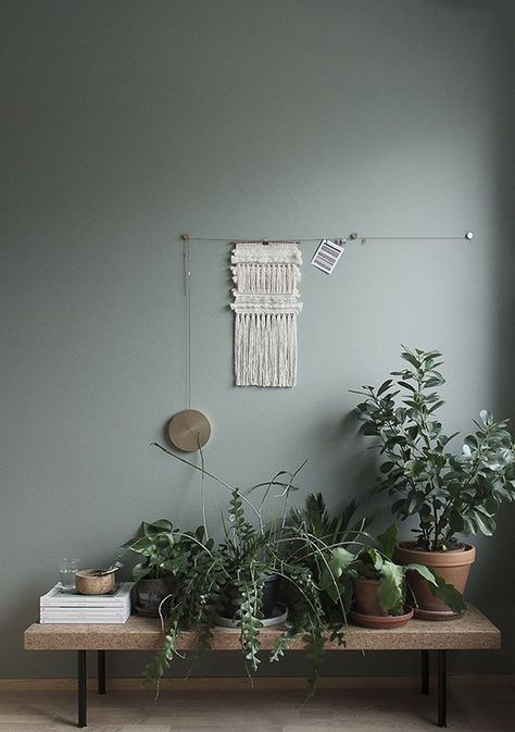 Color scheme for the sunroom. Green wall with light gray floor... possibly take the walls a bit brighter Ideas Hogar, Grey Flooring, Living Room Green, Green Rooms, Natural Home Decor, Cool Ideas, Decor Minimalist, Green Wall, Wall Paint