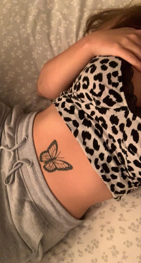 Cute Belly Tattoos, Tattoos After Pregnancy, Belly Tattoo Ideas, Belly Tattoos For Women, Lower Stomach Tattoos For Women, Tattoos Trendy, Henna Belly, Belly Button Tattoos, Lower Belly Tattoos