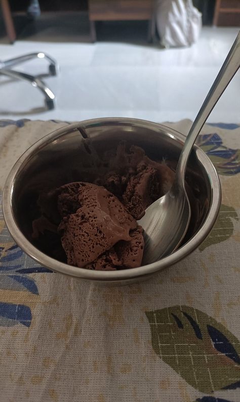 Tryna make my Sunday perfect with some ice cream. The joy of napping in the afternoon after a hectic week is just <3 Chocolate Pictures, Snap Streak, Summer Afternoon, Snap Food, Girly Photography, Diy Fashion, Ice Cream, Cream, Photography