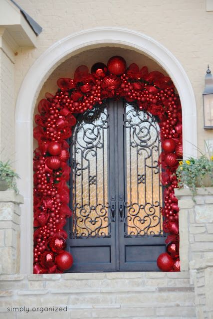 Be Simply Organized southern homes La Christmas, Christmas Door Decoration, Front Door Christmas Decorations, Christmas Front Door, Elegant Christmas Decor, Christmas Front Doors, Christmas Tablescape, Christmas Front Porch, Have Inspiration