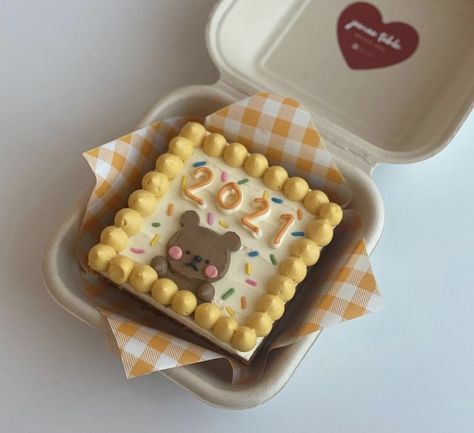 Korean Lifestyle, Mini Bolo, Tiny Cakes, Pastel Cakes, Simple Cake Designs, Bento Cake, Cute Baking, Pretty Dessert, Simple Birthday Cake