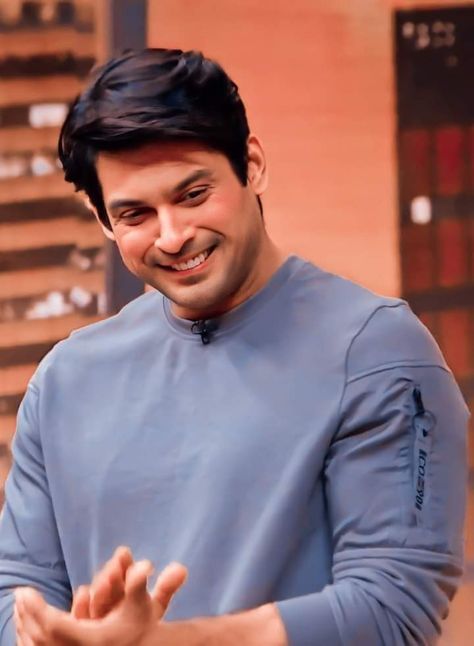 Sidharth Shukla Wallpaper, Attractive Smile, Actor Indian, Bollywood Love Quotes, Siddharth Shukla, Artis India, Husband Appreciation, Sidharth Shukla, Blue Moon Photography