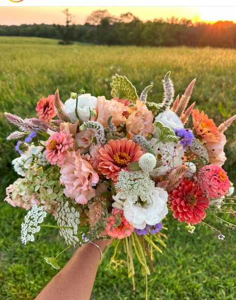 Colorful Summer Bouquet, Wild Flower Bouquet Aesthetic, Floret Flower Farm, Zinnias Bouquet, Flowers Bouquet Wildflowers, Wild Flower Aesthetic, Zinnia Wedding Bouquet, Farmers Market Bouquet, Cut Flower Bouquet