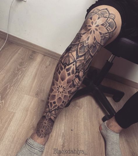 Geometric Tattoo Leg Sleeve, Mandala Tattoo Mann, Mandala Tattoo Leg, Geometric Tattoo Leg, Mandala Tattoo Men, Tato Mandala, Flower Leg Tattoos, Tato Maori, Geometric Tattoo Sleeve Designs