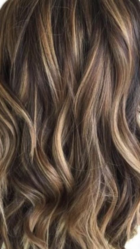 Low Light Hair Color, Caramel Hair Highlights, Caramel Blonde Hair, The Right Hairstyles, Winter Hair Colors, Brown Hair With Caramel Highlights, Balayage Blond, Hair Color Caramel, Hair Color Burgundy