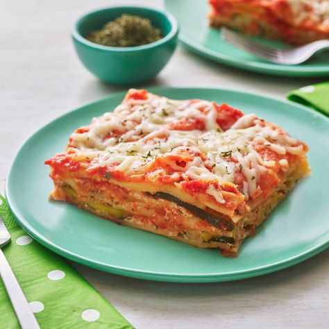 Slow Cooker Veggie Lasagna | Savory Making Lasagna, Layered Pasta, How To Make Lasagna, Slow Cooker Lasagna, Veggie Lasagna, Lasagna Noodles, Feta Pasta, Baked Casserole, Giant Food