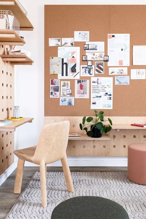 Home Office Wall Decor Ideas and Inspiration | Hunker Home Office Layout Ideas, Scandinavian Home Office, Pumpkin Growing, Office Layout Ideas, Contemporary Office Space, Contemporary Office Furniture, Home Office Layouts, Home Office Layout, Modern Office Space