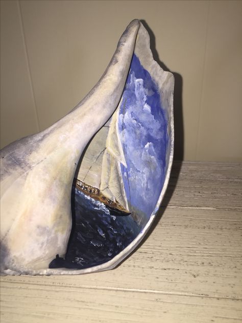 Conch Shell Sailboat Painting-Acrylic Sailboat Painting Acrylic, Shell Painting, Art Coquillage, Oyster Shell Crafts, Seashell Projects, Shells And Sand, Seashell Painting, Shell Crafts Diy, Sailboat Painting