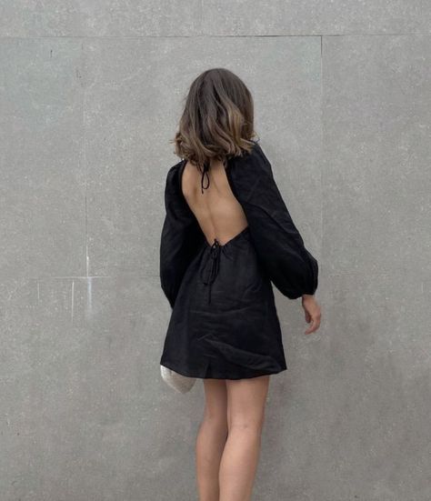 Minimal Black Dress Outfit, Short Classy Black Dress, Open Back Casual Dress, Black Short Dress Aesthetic, Minimal Dress Party, Short Black Dress Aesthetic, Short Black Dress Outfit, Black Dress Open Back, Backless Black Dress