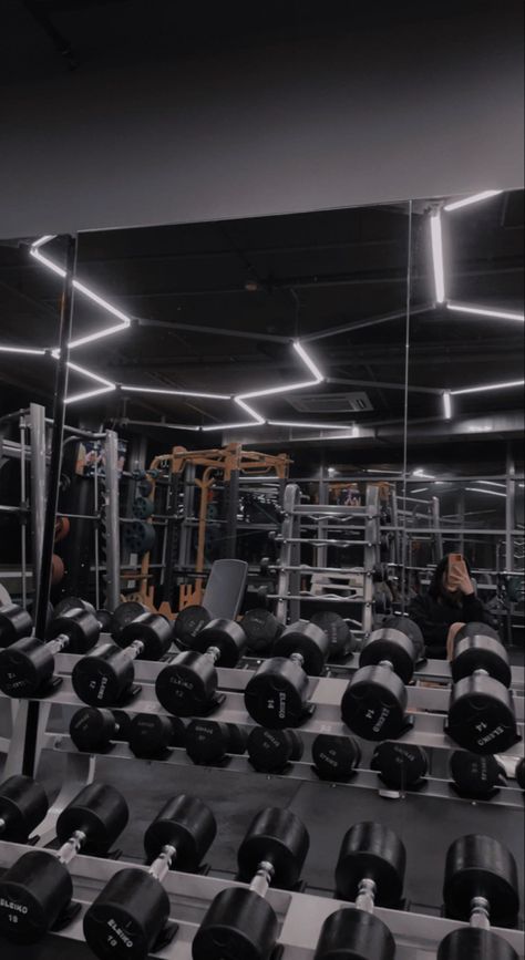 Gym At Night, Working Out At Night, Glorify God, Gym Guys, Gym Inspo, Gym Stuff, Chest Workout, Instagram Creative, Editing Background