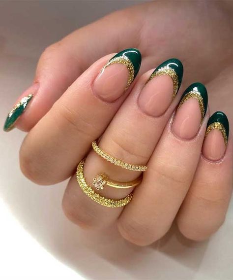 25. Green and Gold French Almond Nails On the hunt for autumn nails look? Update your nails for autumn with our roundup of the... Gold Tip Nails, Marvel Nails, Gold French Tip, French Almond, Emerald Nails, Dark Green Nails, Gold Nail Designs, Autumn Nail, Green Nail Designs