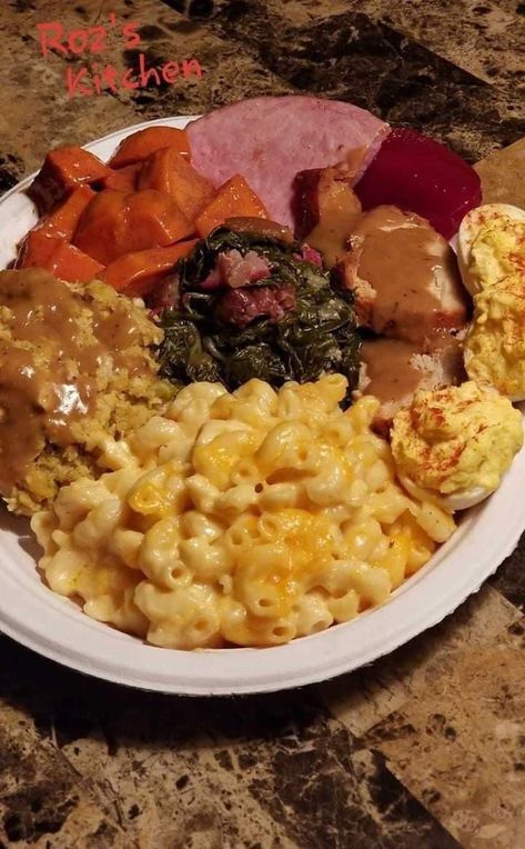 Christmas Meal Ideas Black People, Thanksgiving Black People, Christmas Dinner Black People, Thanksgiving Food Black People, Thanksgiving Black Families Food, Black People Thanksgiving Food, Meals Black People, Black Thanksgiving, Soul Food Menu