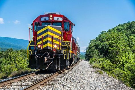 There's A New Way To See Virginia’s Shenandoah Valley–By Rail Allegheny Mountains, Scenic Train Rides, Train Tour, Shenandoah Valley, Train Ride, Valley View, Scenic Routes, Blue Ridge Mountains, Train Rides