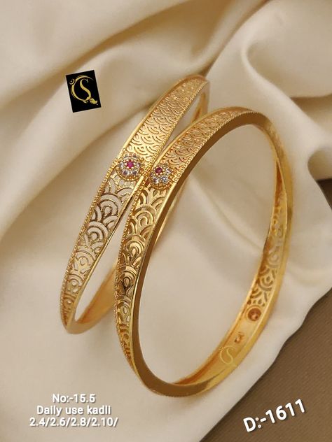 Dubai Gold Bangles, Gold Bangle Watch, Pretty Gold Necklaces, Plain Gold Bangles, Antique Gold Bracelet, Delicate Gold Jewelry, Jewelry Product Shots, Gold Jewels Design, Gold Bangles For Women