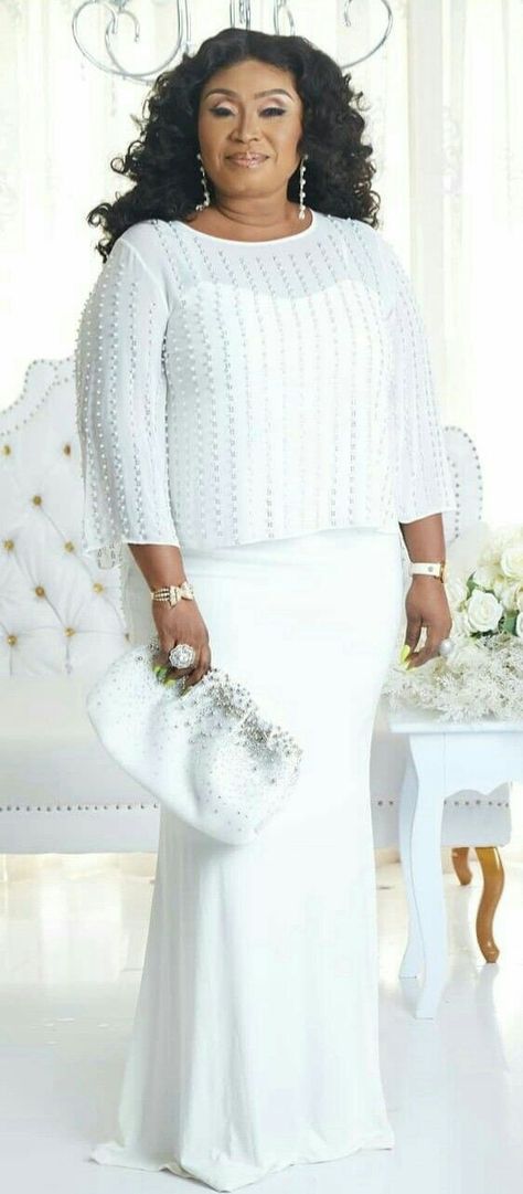 White Ghanaian Dress, Sleet And Kaba Styles Lace, White Lace Dress Styles Ghana For Church, White Gowns Elegant Classy, Kente Dress Styles Classy, English Suit, Lace Dress Classy, African Lace Styles, Elegant Wedding Guest Dress