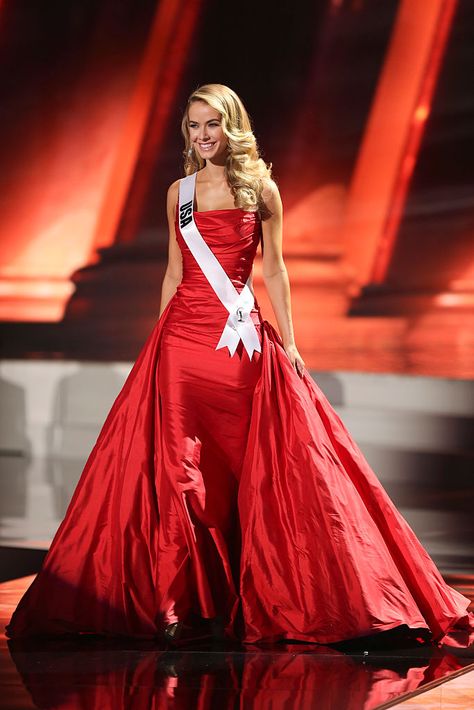 Miss Universe Gowns, Sherri Hill Couture, Pageant Photography, Best Celebrity Dresses, Olivia Jordan, Pageant Evening Gowns, Miss Universe 2015, Celebrity Dresses Red Carpet, Beauty Pageant Dresses