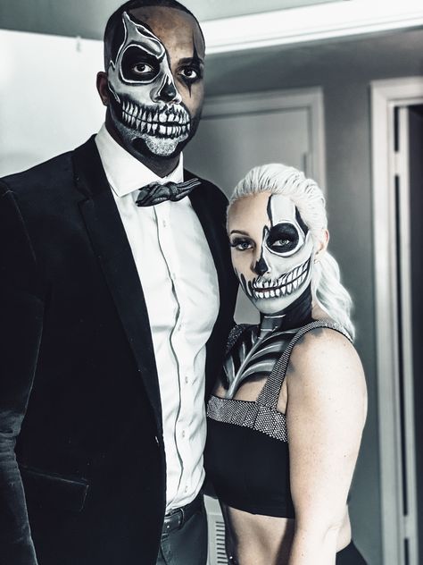 Skull makeup Halloween Black And White Sugar Skull Makeup, Skull Makeup Couple, Day Of The Dead Makeup Men, Men Skeleton Makeup, Man Skull Makeup, Shanghai Cafe, Skull Makeup Halloween, Cafe Nyc, Makeup 2024