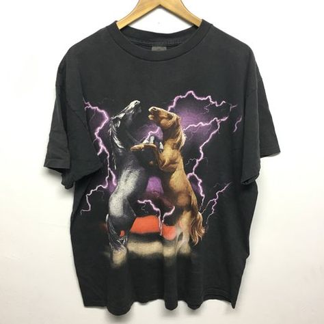 Geeky Clothes, Rap Tee, Horse Shirt, Graphic Tees Vintage, Vintage Horse, Horse Designs, Fashion Suits For Men, Fashion Inspiration Design, Vintage Tees