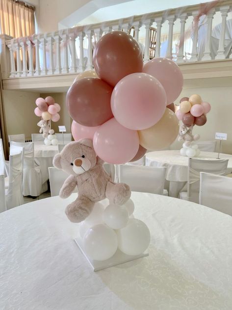 Pink Teddy Bear Balloon Garland, Pink Bear Birthday Theme, Pink Teddy Bear Birthday Theme, White And Pink Baby Shower Ideas, Babygirl Baby Shower Ideas, Bear Gender Reveal Centerpieces, Stuffed Animal Centerpieces, Baby Shower Girl Bear Theme, We Can Bearly Wait Baby Shower Theme Centerpieces