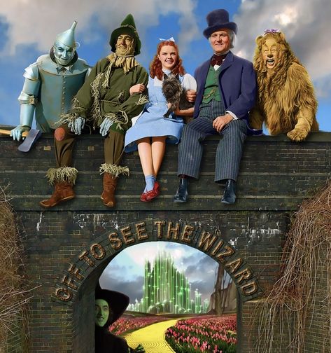 50 Things You Didn't Know About The Wizard Of Oz! Oz Büyücüsü, Oz Characters, Wizard Of Oz Characters, Wizard Of Oz Movie, Oz Movie, Wizard Of Oz 1939, Circus Characters, Land Of Oz, The Wonderful Wizard Of Oz